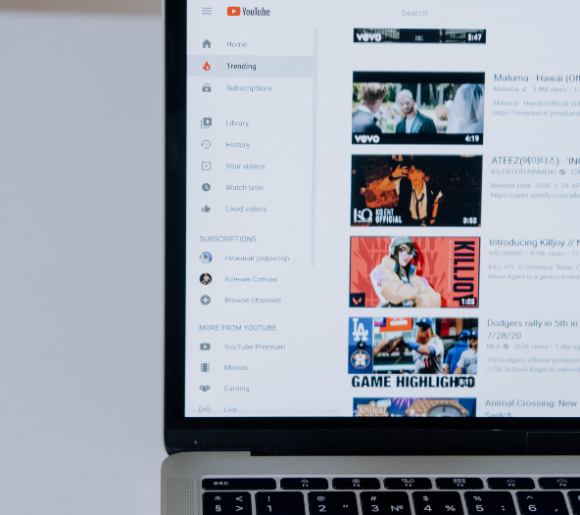 Közösségi Reklámozás – Webfejlesztés, Marketing & Design
Webfejlesztés & Webshopok
WordPress oldalak készítése és optimalizálása
UNAS webshop fejlesztés
Reszponzív, mobilbarát webdesign
Egyedi weboldalak programozása
SEO Keresőoptimalizálás
Google keresési rangsorolás javítása
Technikai SEO elemzés és hibajavítás
Kulcsszókutatás és tartalomoptimalizálás
Marketing & Online Reklámok
Social media kezelés Facebook, Instagram, TikTok, LinkedIn stb
TikTok, Facebook és Instagram hirdetések
Google Ads kampányok profi kezelése
Influencer marketing és együttműködések
Grafikai tervezés & Arculatépítés
Logótervezés
Online és offline reklámanyagok készítése
Tartalomkészítés & Videómarketing
Bannerek, posztok és hirdetések készítése
Promóciós videók és reklámanyagok gyártása
Linképítés
Várhegyi Gergő
PPC
Social Media
TikTok
instagram
facebook
Marketing
Hatékony SEO kivitelezés
Közösségi Média Marketing
Közösségi Marketing
Social Media Reklám
Facebook hirdetéskezelés
instagram hirdetéskezelés
youtube hirdetéskezelés
tiktok hirdetéskezelés
hirdetéskezelés
Hirdetések létrehozása
honlapkészítés
Weboldal készítés
Webshop készítés
korrekt
egyszerű
Hozd létre saját weboldaladat
ingyenes